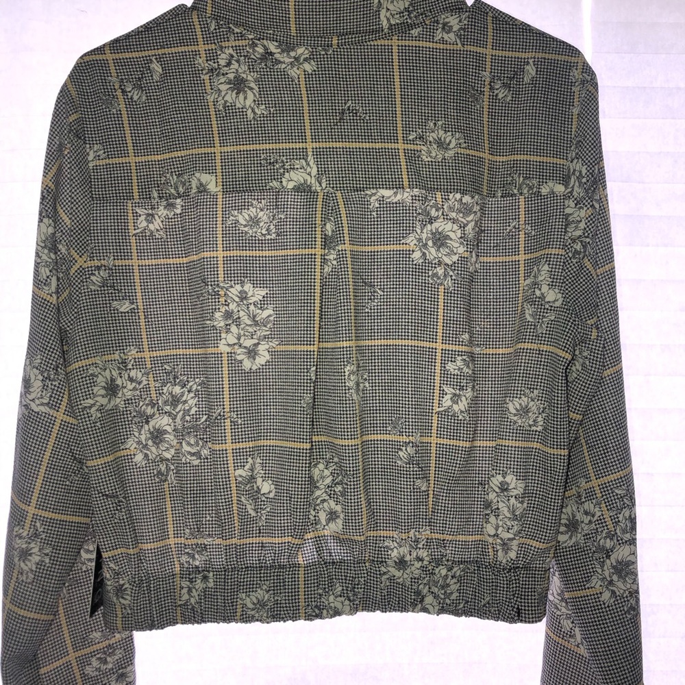Button down Top - Picture 4 of 4